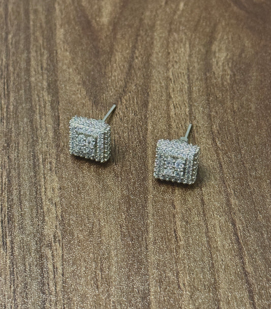 SQUARE SOLEIL STUDS