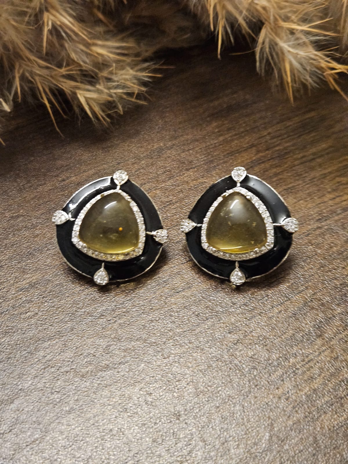 ENAMEL WITH YELLOW STONE