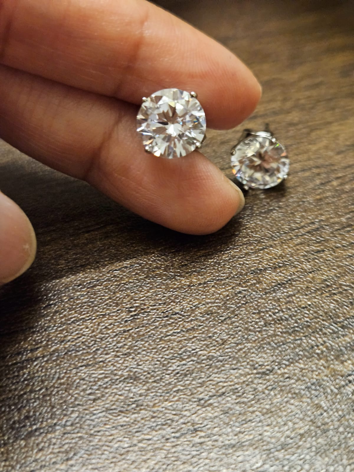 EVERGREEN SOLITAIRE STUD