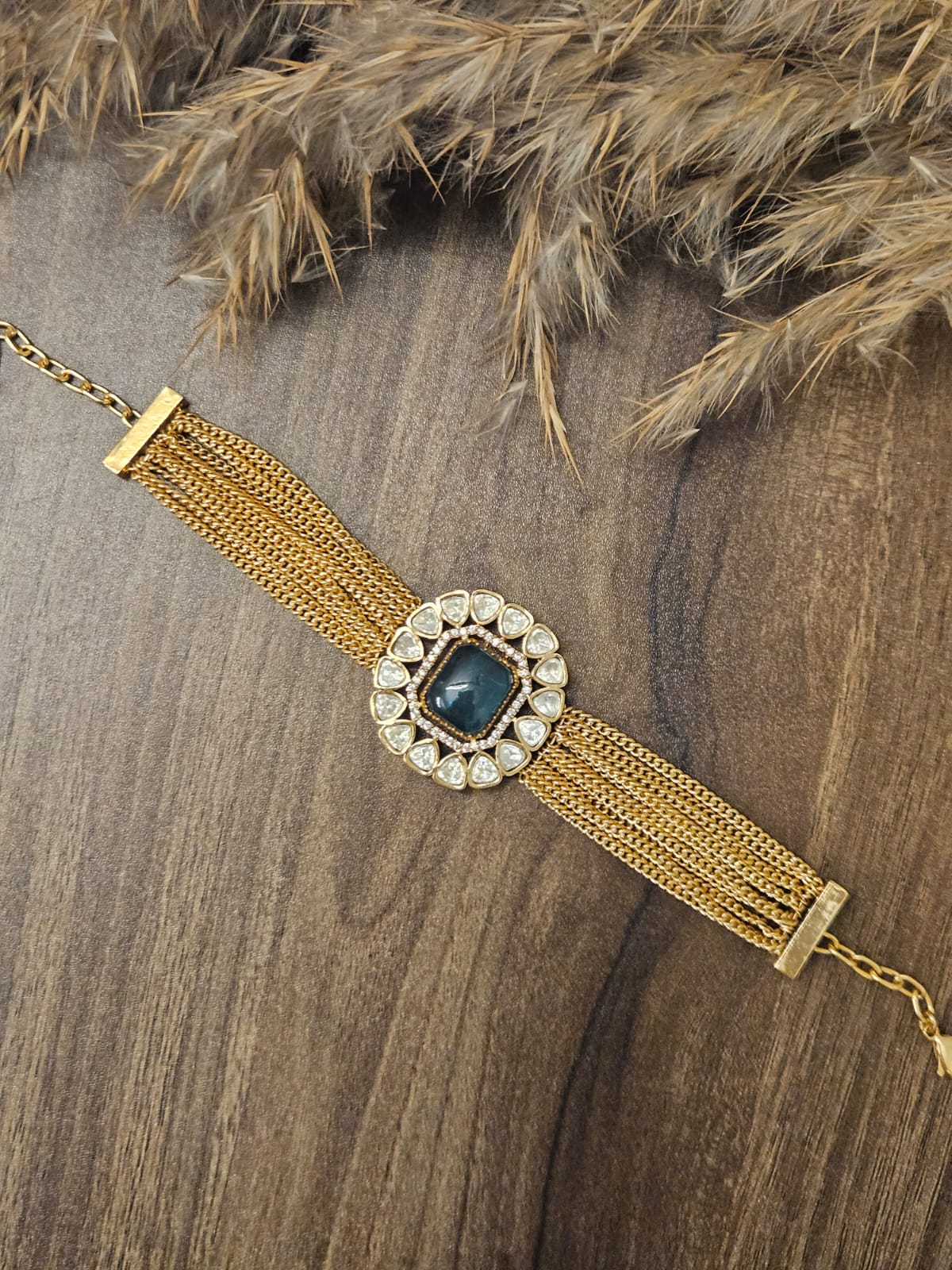 MULTI CHAIN EMERALD CENTER