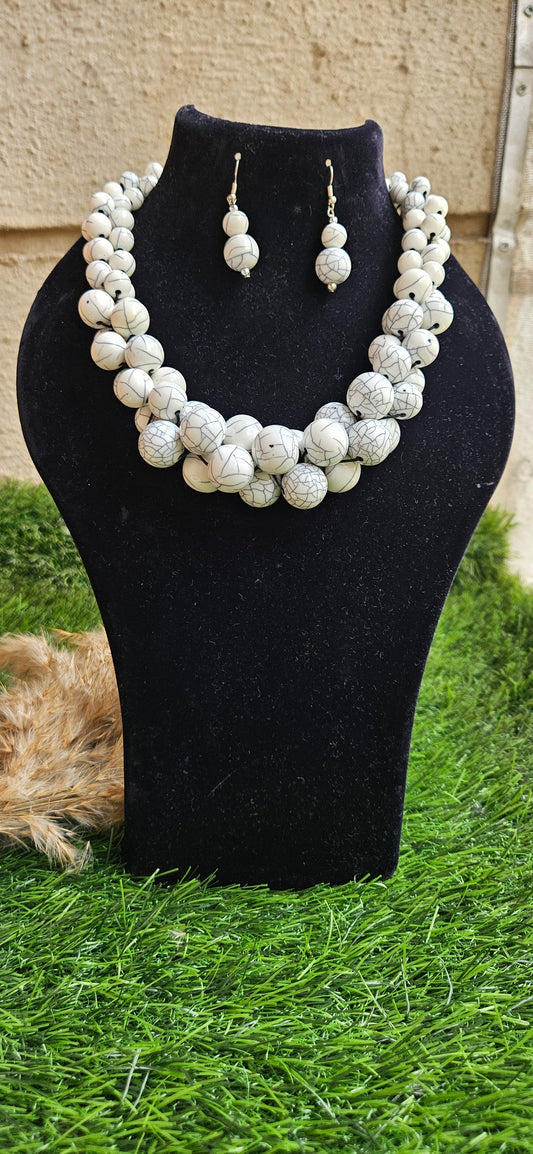 B&W BAUBLE BEADS