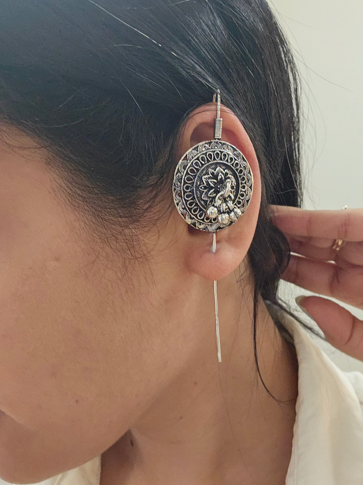 ROUND NEEDLE EAR CUFF