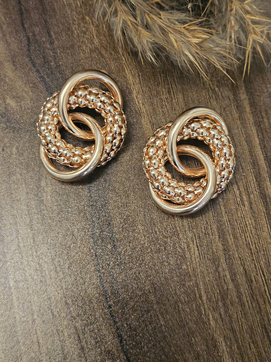 INTERTWINED ROSE CHAIN