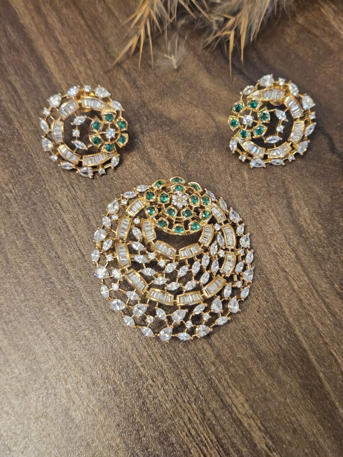 GARDENIA PENDANT & EARRINGS SET